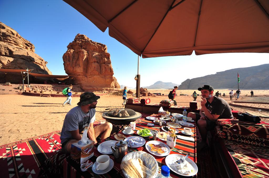 Sun City Camp Hotel Wadi Rum Buitenkant foto